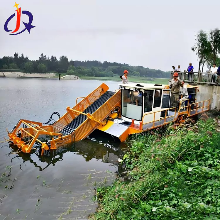 ಹಯಸಿಂತ್ ಮತ್ತು ಡಕ್ವೀಡ್ ಕಟ್ಟರ್ ಬೋಟ್